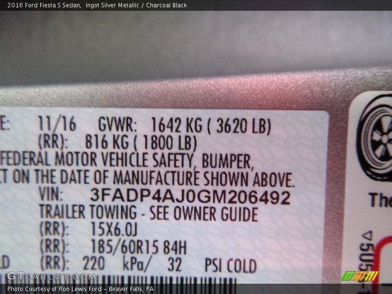 Ingot Silver Metallic / Charcoal Black 2016 Ford Fiesta S Sedan