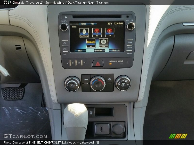 Summit White / Dark Titanium/Light Titanium 2017 Chevrolet Traverse LS