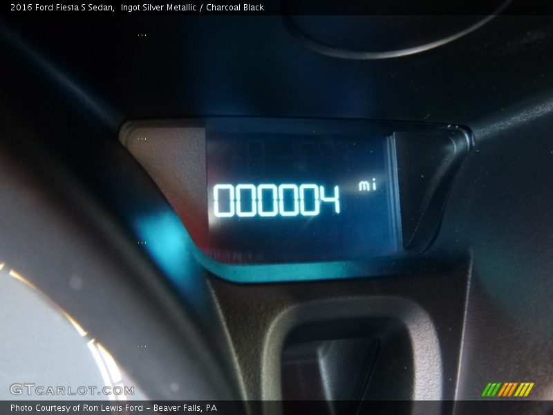 Ingot Silver Metallic / Charcoal Black 2016 Ford Fiesta S Sedan