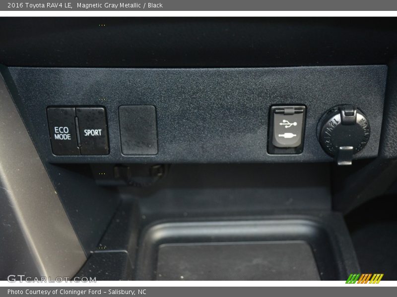 Magnetic Gray Metallic / Black 2016 Toyota RAV4 LE