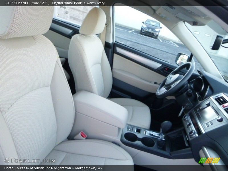 Crystal White Pearl / Warm Ivory 2017 Subaru Outback 2.5i