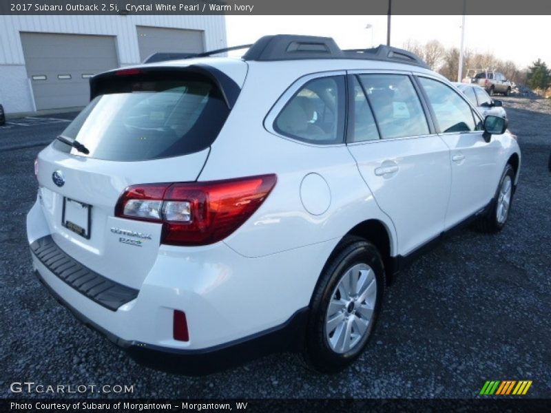 Crystal White Pearl / Warm Ivory 2017 Subaru Outback 2.5i