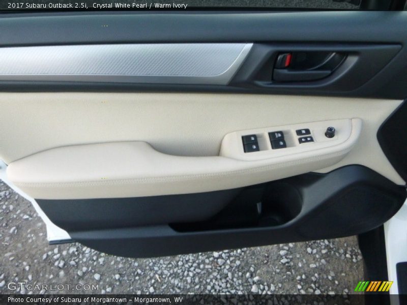 Crystal White Pearl / Warm Ivory 2017 Subaru Outback 2.5i