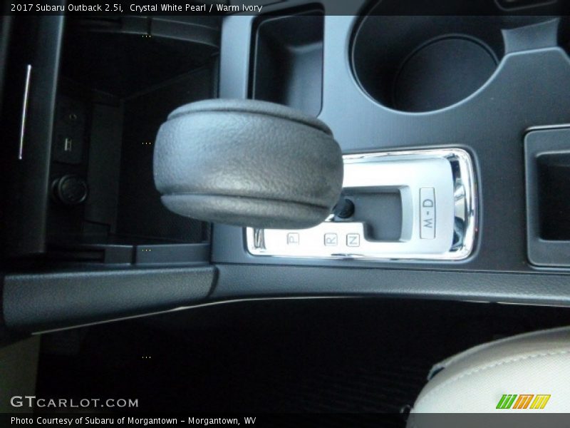 Crystal White Pearl / Warm Ivory 2017 Subaru Outback 2.5i