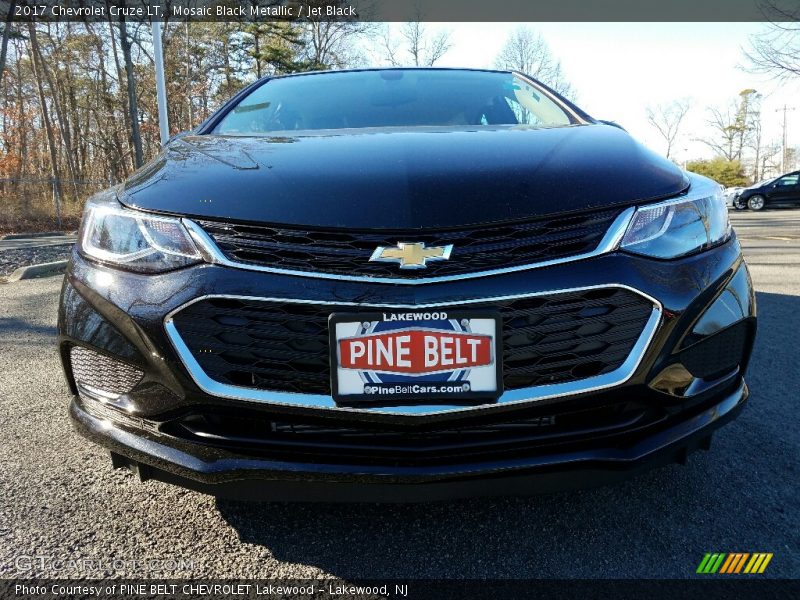 Mosaic Black Metallic / Jet Black 2017 Chevrolet Cruze LT