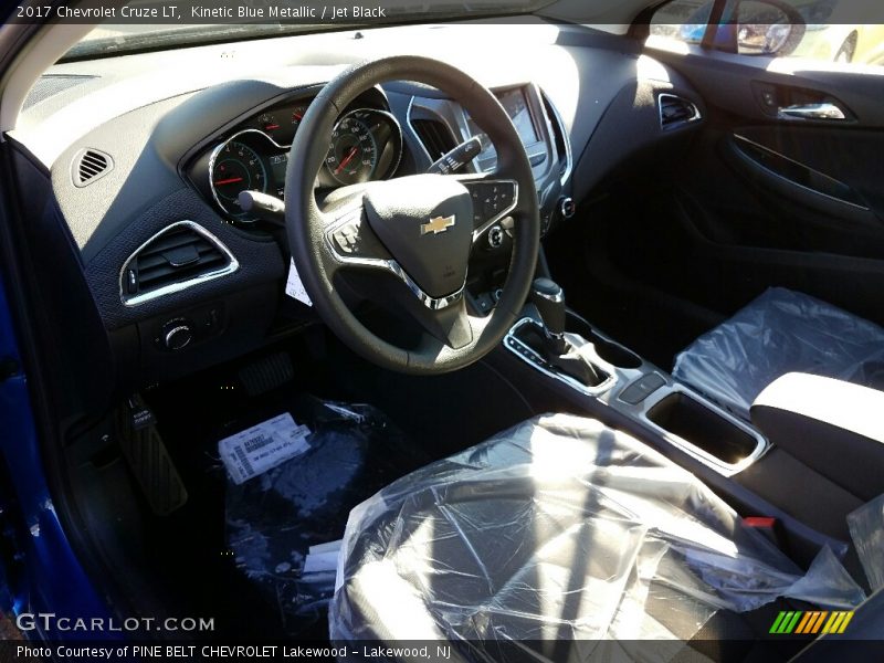 Kinetic Blue Metallic / Jet Black 2017 Chevrolet Cruze LT