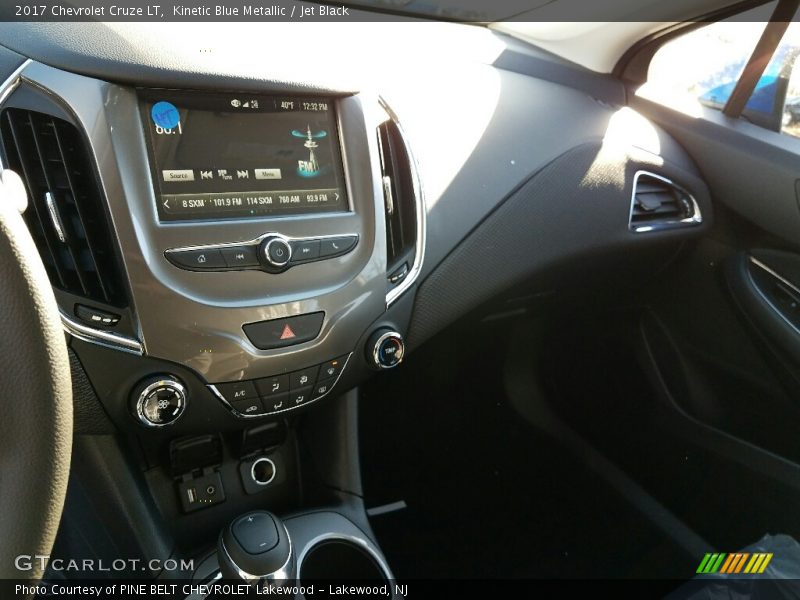 Kinetic Blue Metallic / Jet Black 2017 Chevrolet Cruze LT