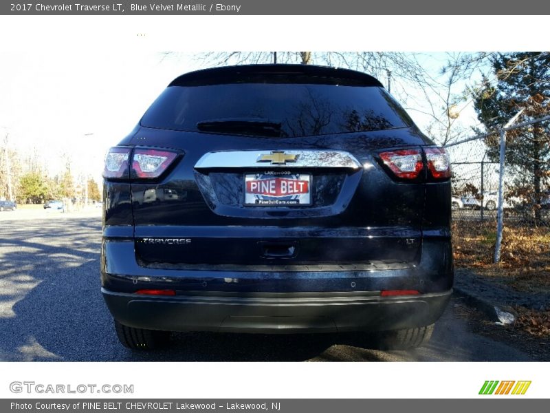 Blue Velvet Metallic / Ebony 2017 Chevrolet Traverse LT
