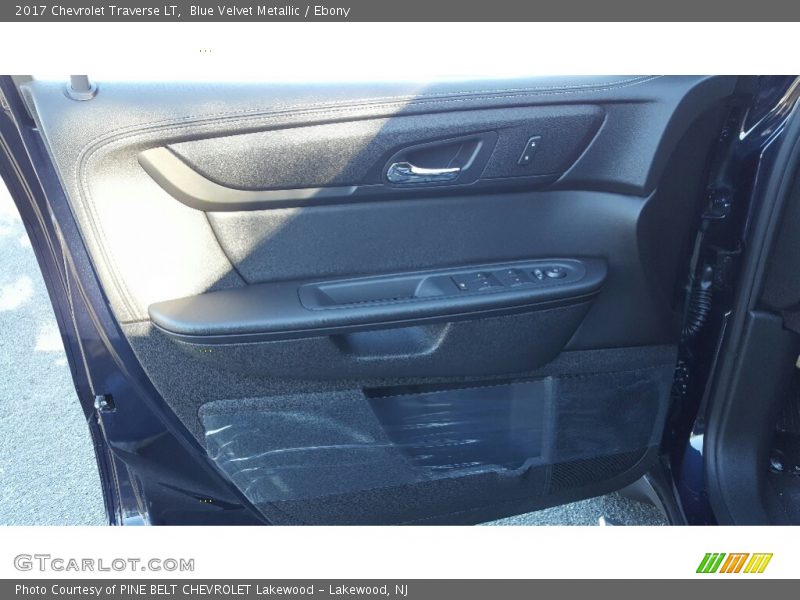 Blue Velvet Metallic / Ebony 2017 Chevrolet Traverse LT