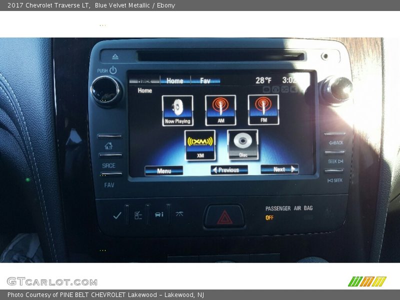 Blue Velvet Metallic / Ebony 2017 Chevrolet Traverse LT