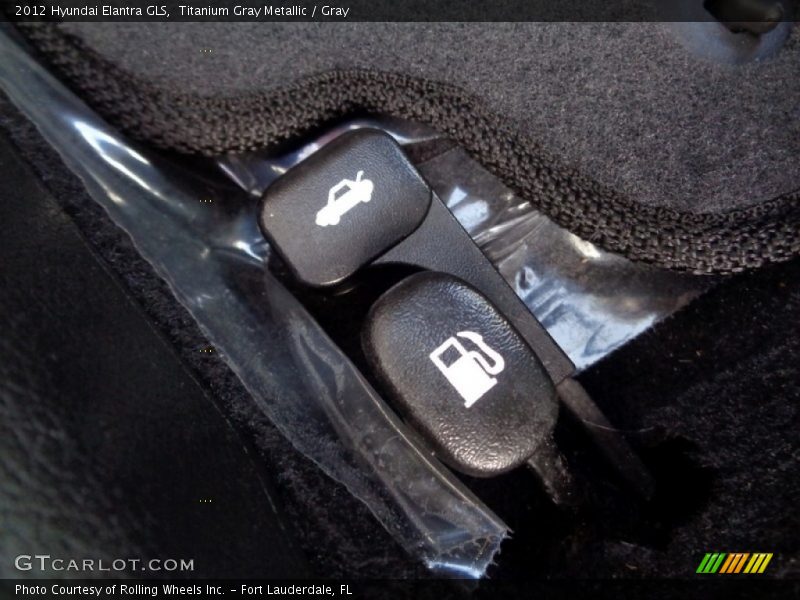 Titanium Gray Metallic / Gray 2012 Hyundai Elantra GLS