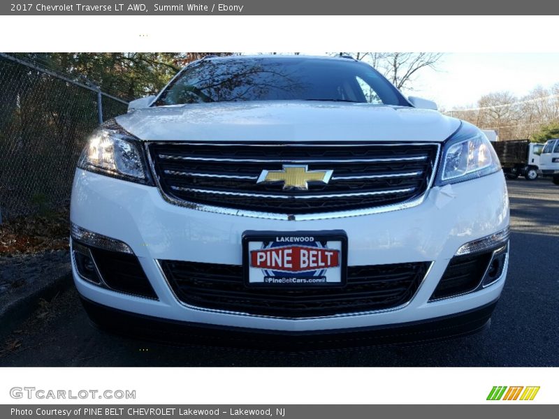 Summit White / Ebony 2017 Chevrolet Traverse LT AWD