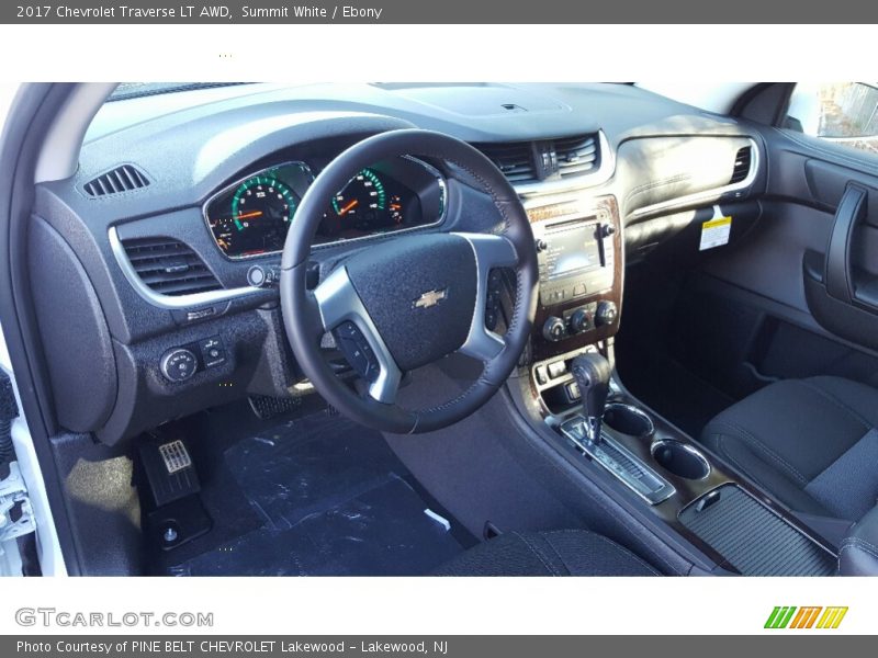 Summit White / Ebony 2017 Chevrolet Traverse LT AWD