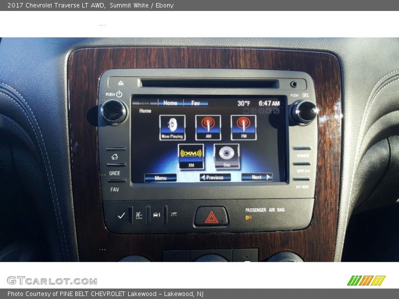 Summit White / Ebony 2017 Chevrolet Traverse LT AWD