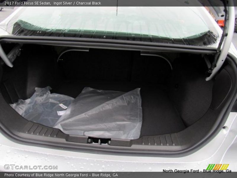 Ingot Silver / Charcoal Black 2017 Ford Focus SE Sedan