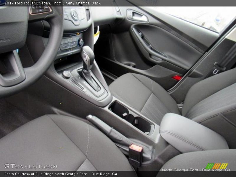 Ingot Silver / Charcoal Black 2017 Ford Focus SE Sedan