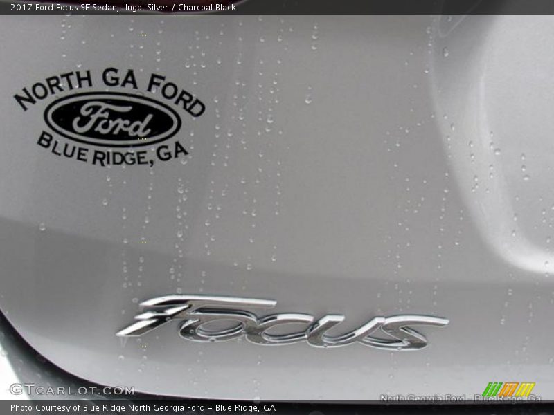 Ingot Silver / Charcoal Black 2017 Ford Focus SE Sedan