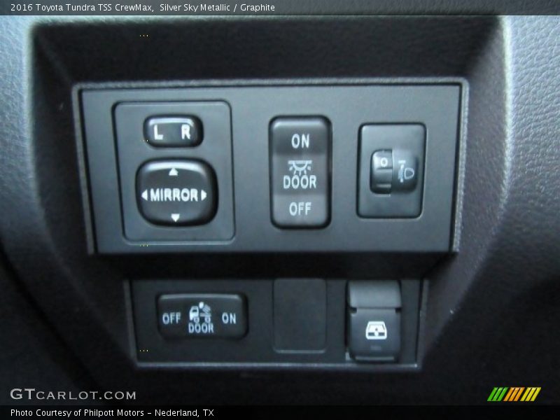 Silver Sky Metallic / Graphite 2016 Toyota Tundra TSS CrewMax
