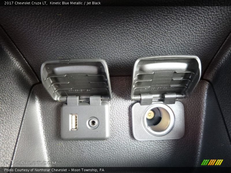 Kinetic Blue Metallic / Jet Black 2017 Chevrolet Cruze LT