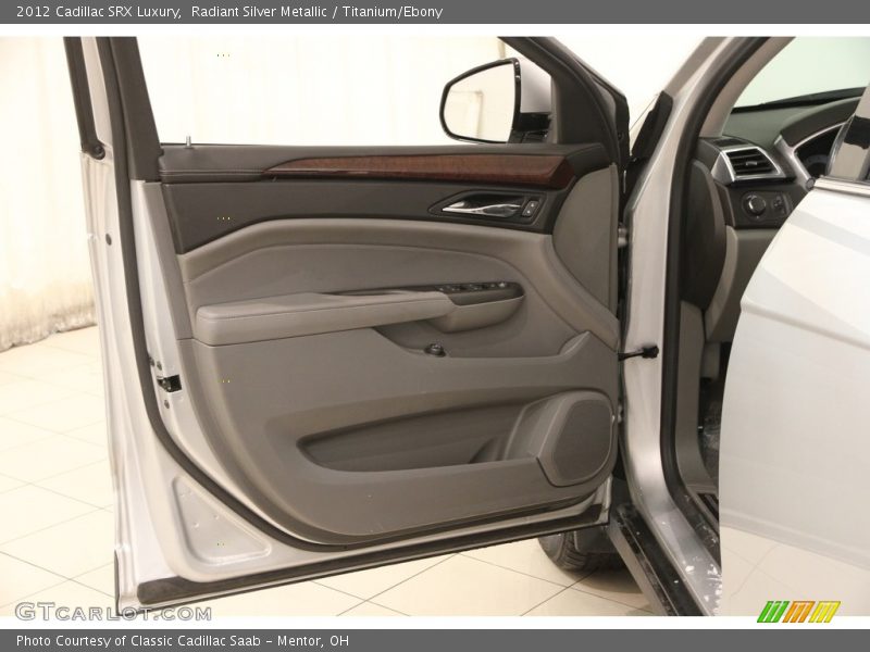 Radiant Silver Metallic / Titanium/Ebony 2012 Cadillac SRX Luxury