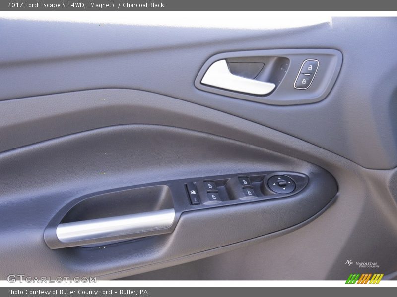 Magnetic / Charcoal Black 2017 Ford Escape SE 4WD