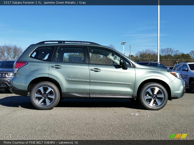 Jasmine Green Metallic / Gray 2017 Subaru Forester 2.5i
