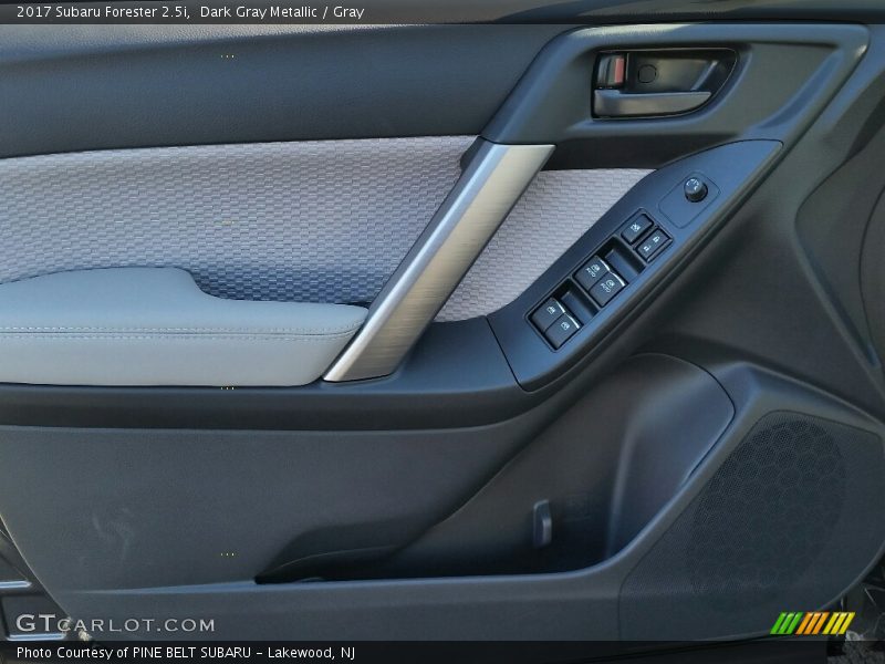 Dark Gray Metallic / Gray 2017 Subaru Forester 2.5i