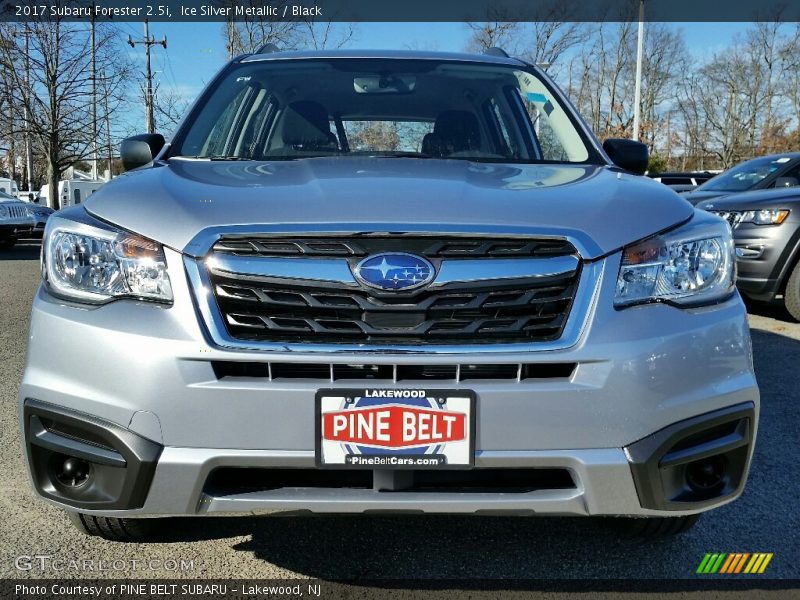 Ice Silver Metallic / Black 2017 Subaru Forester 2.5i