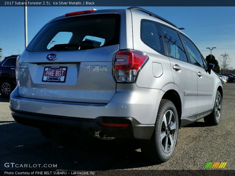 Ice Silver Metallic / Black 2017 Subaru Forester 2.5i