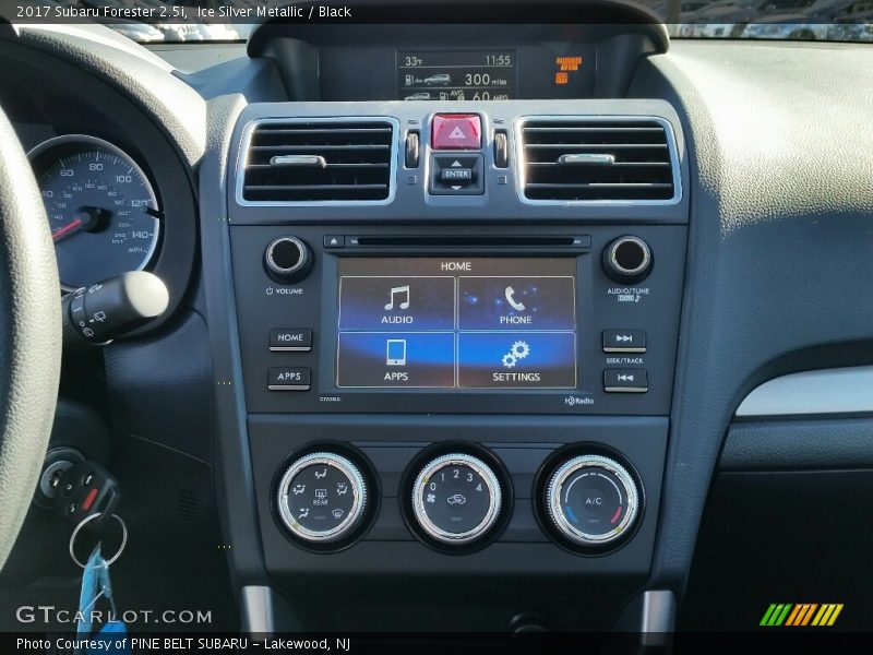Ice Silver Metallic / Black 2017 Subaru Forester 2.5i