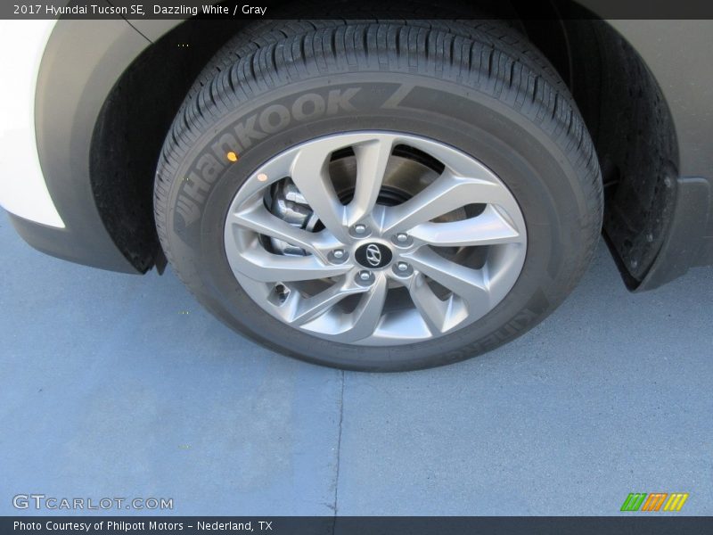 Dazzling White / Gray 2017 Hyundai Tucson SE
