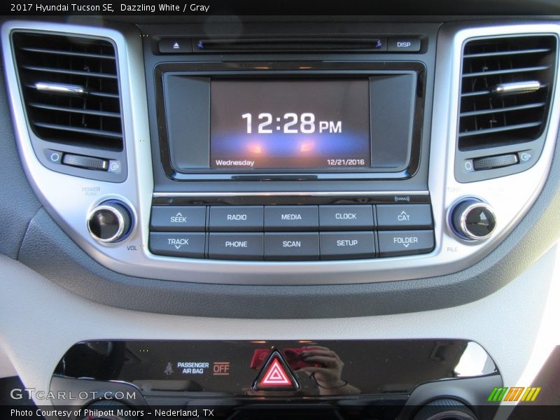 Dazzling White / Gray 2017 Hyundai Tucson SE