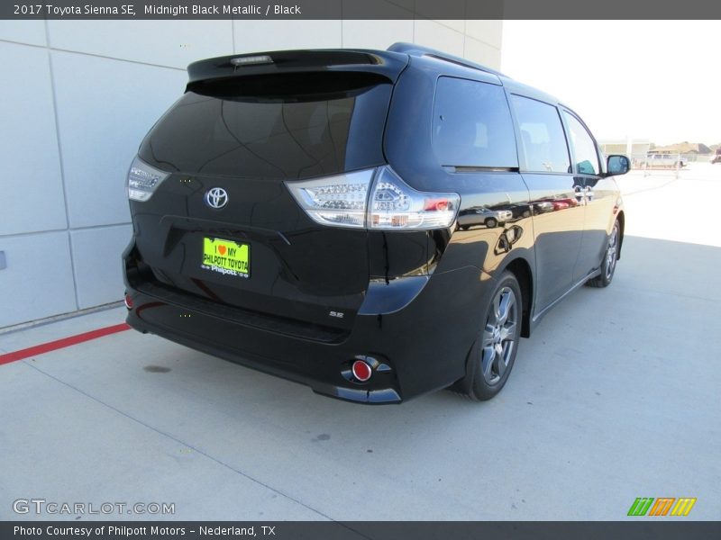 Midnight Black Metallic / Black 2017 Toyota Sienna SE