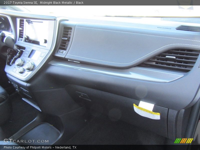 Midnight Black Metallic / Black 2017 Toyota Sienna SE