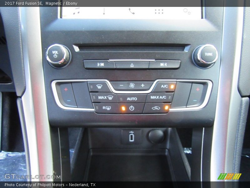 Magnetic / Ebony 2017 Ford Fusion SE