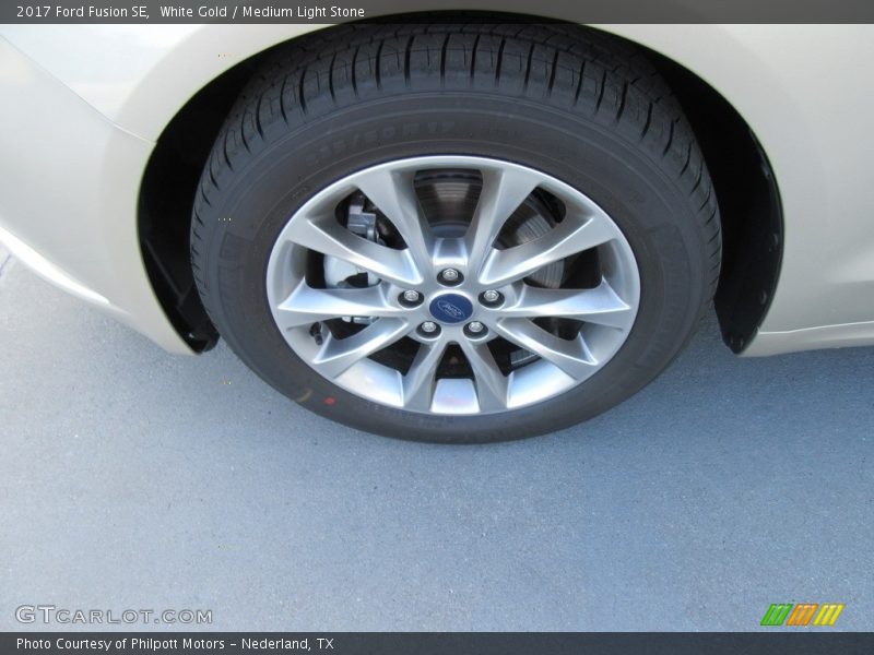 White Gold / Medium Light Stone 2017 Ford Fusion SE