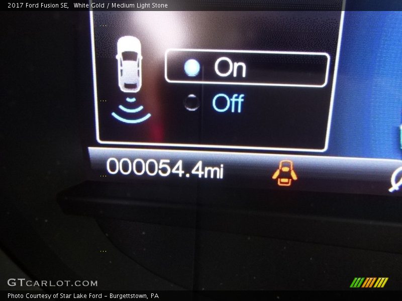 White Gold / Medium Light Stone 2017 Ford Fusion SE