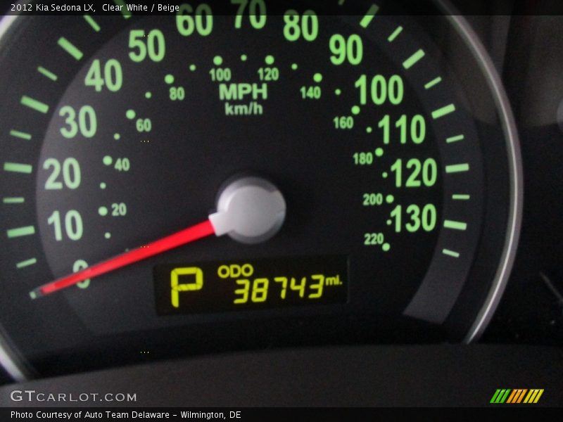 Clear White / Beige 2012 Kia Sedona LX