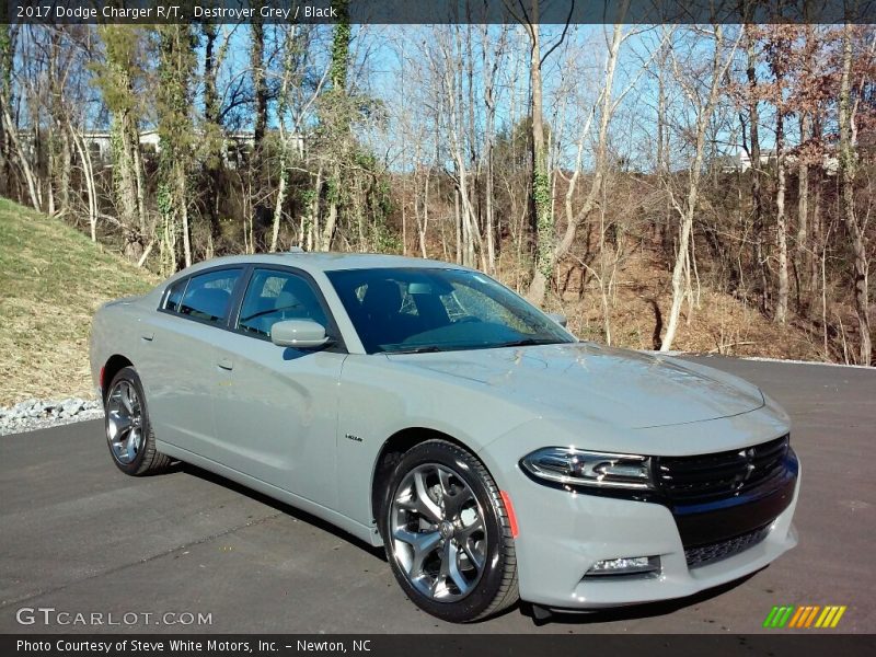 Front 3/4 View of 2017 Charger R/T