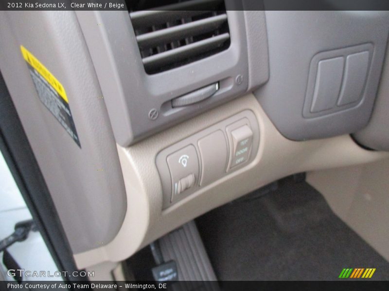 Clear White / Beige 2012 Kia Sedona LX