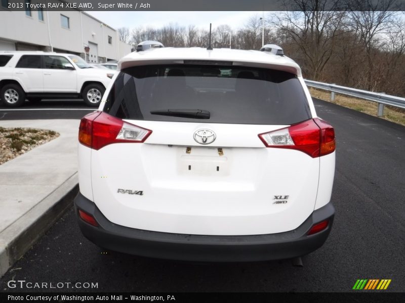 Super White / Ash 2013 Toyota RAV4 XLE AWD