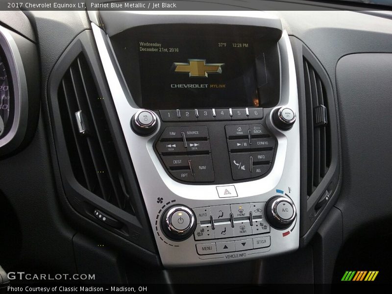 Patriot Blue Metallic / Jet Black 2017 Chevrolet Equinox LT