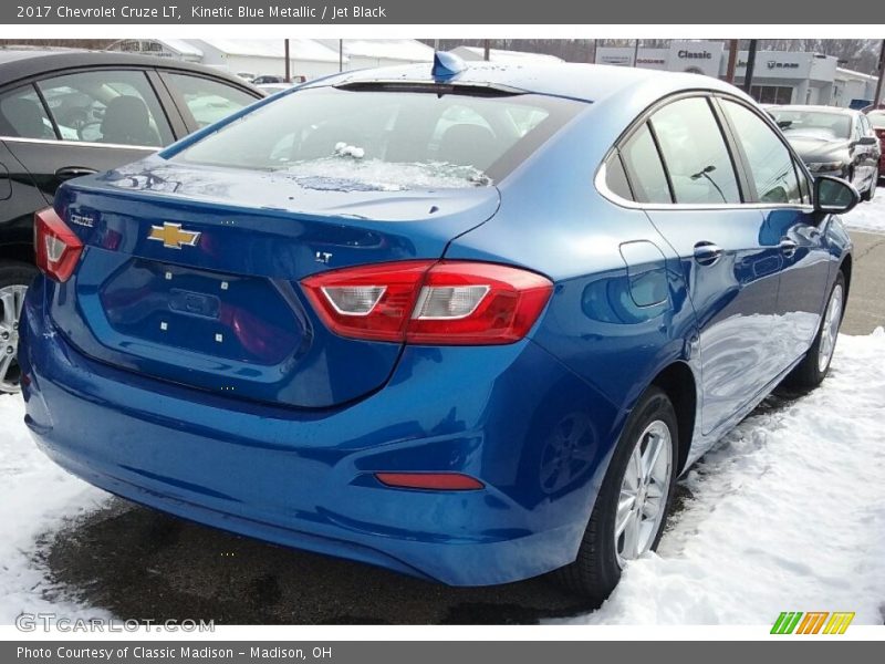 Kinetic Blue Metallic / Jet Black 2017 Chevrolet Cruze LT