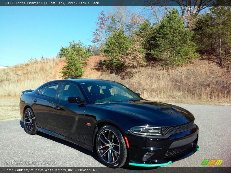 Front 3/4 View of 2017 Charger R/T Scat Pack