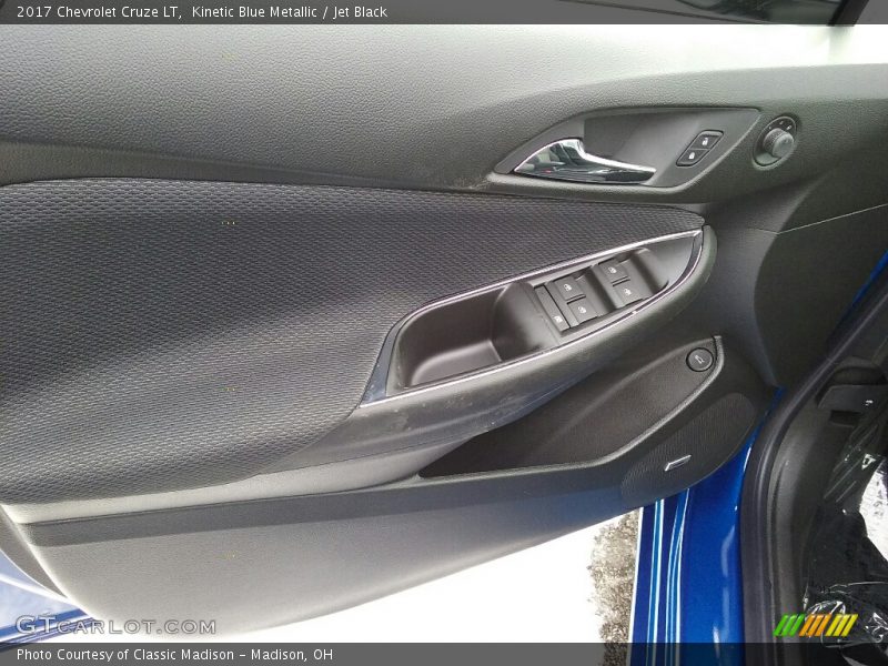 Kinetic Blue Metallic / Jet Black 2017 Chevrolet Cruze LT