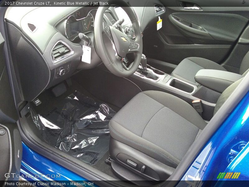 Kinetic Blue Metallic / Jet Black 2017 Chevrolet Cruze LT