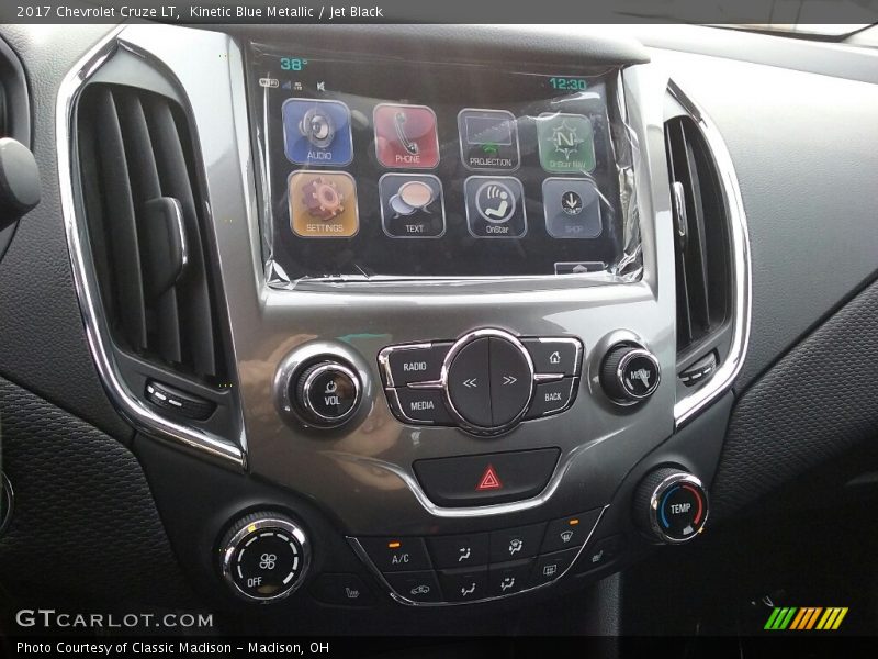 Kinetic Blue Metallic / Jet Black 2017 Chevrolet Cruze LT