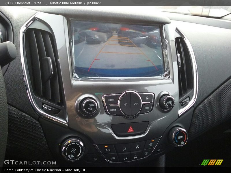 Kinetic Blue Metallic / Jet Black 2017 Chevrolet Cruze LT
