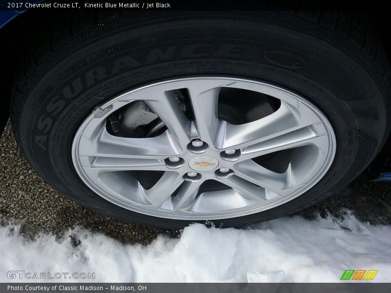 Kinetic Blue Metallic / Jet Black 2017 Chevrolet Cruze LT