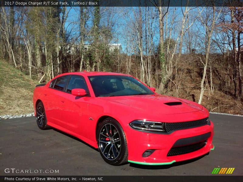 Front 3/4 View of 2017 Charger R/T Scat Pack